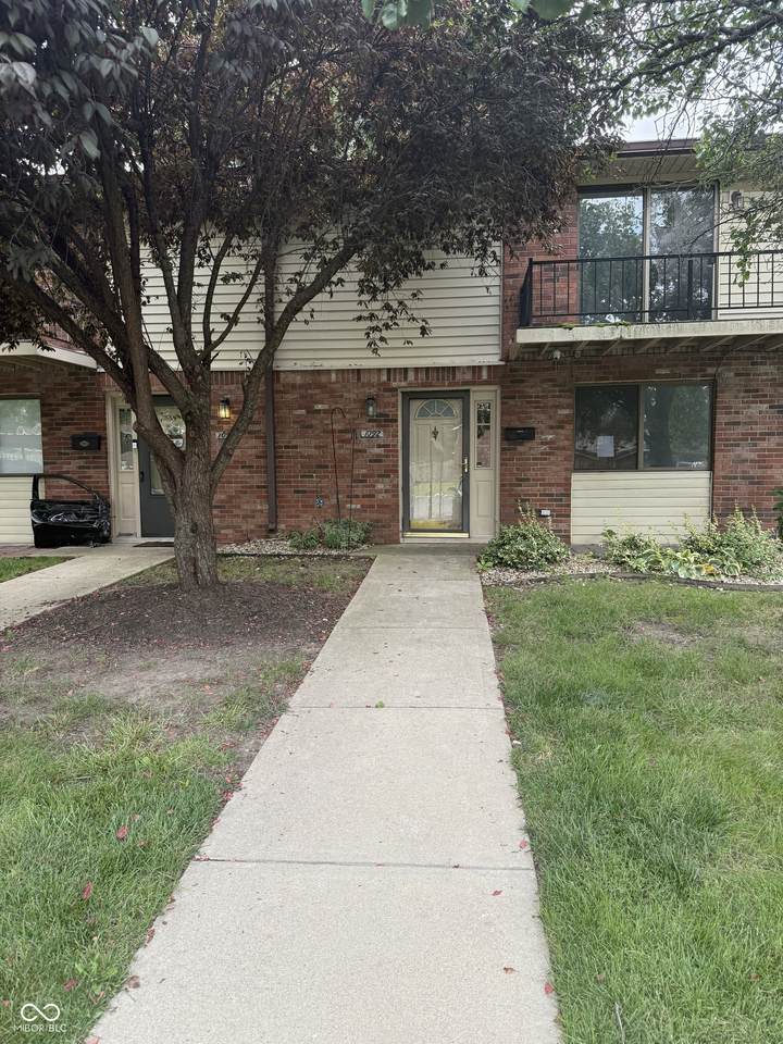 1092 Greenwood Trail W Drive - Photo 1