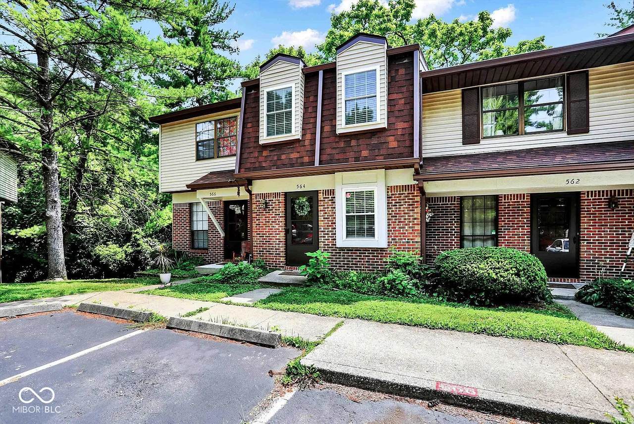564 Graham Place - Photo 1