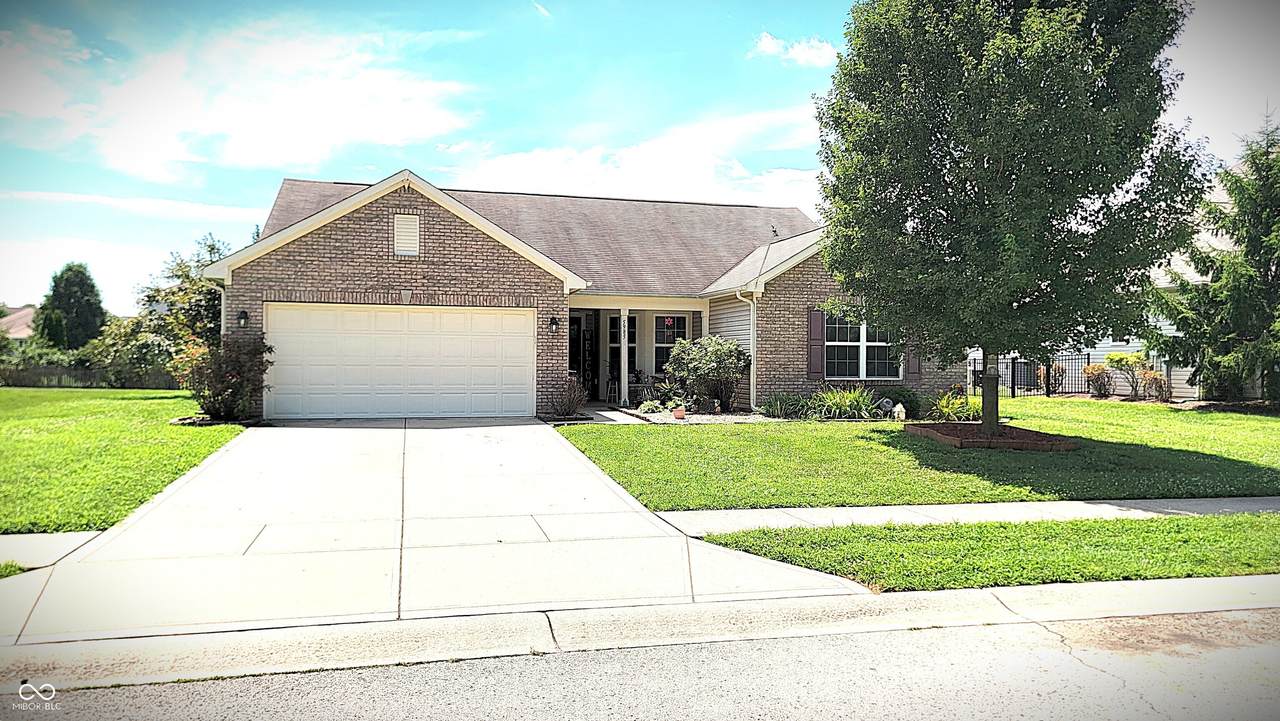 5985 Oakhaven Drive - Photo 1