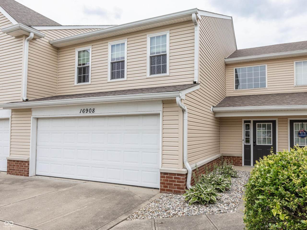 16908 Mapleton Place - Photo 1