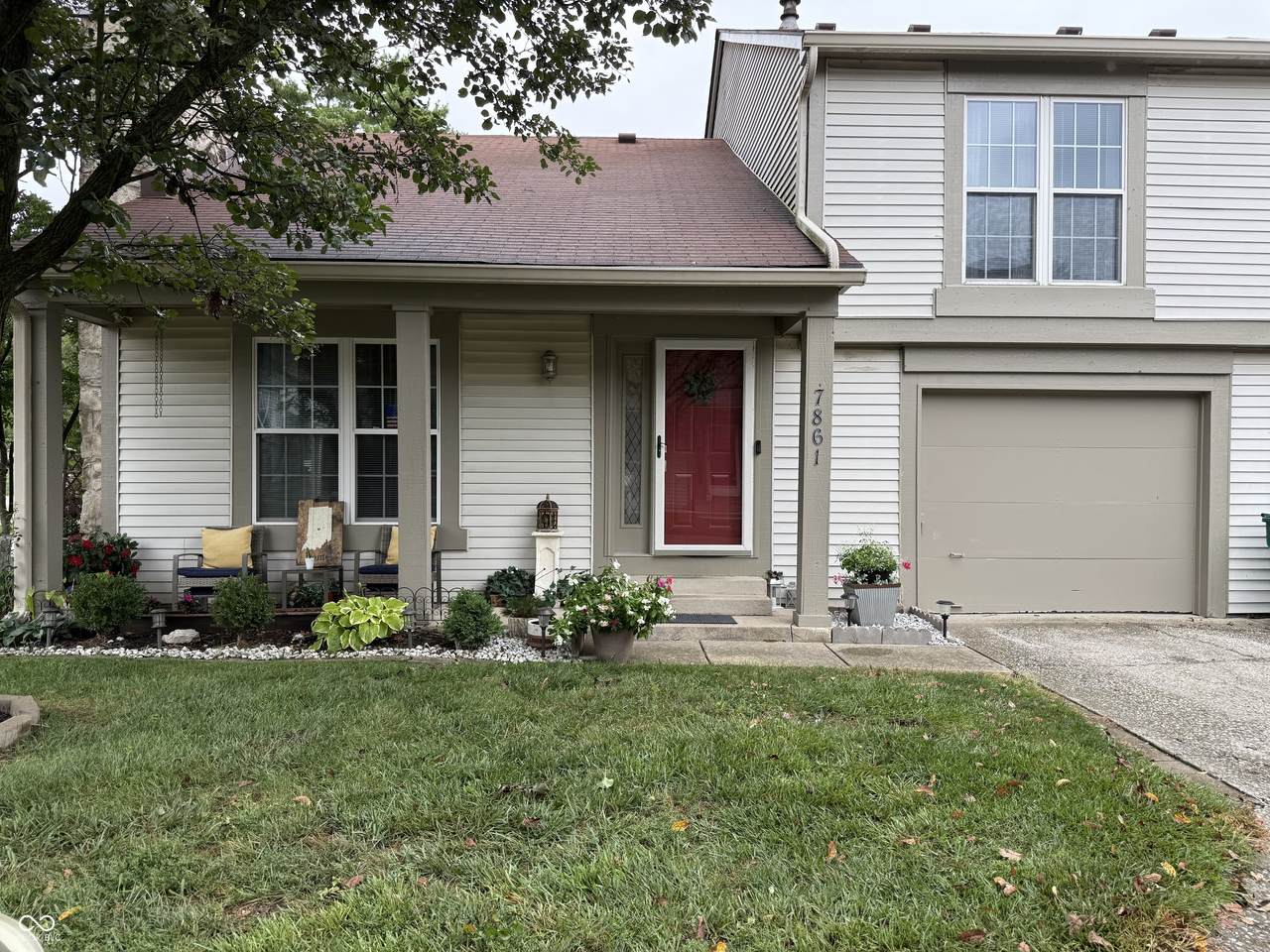 7861 Hunters Path - Photo 1