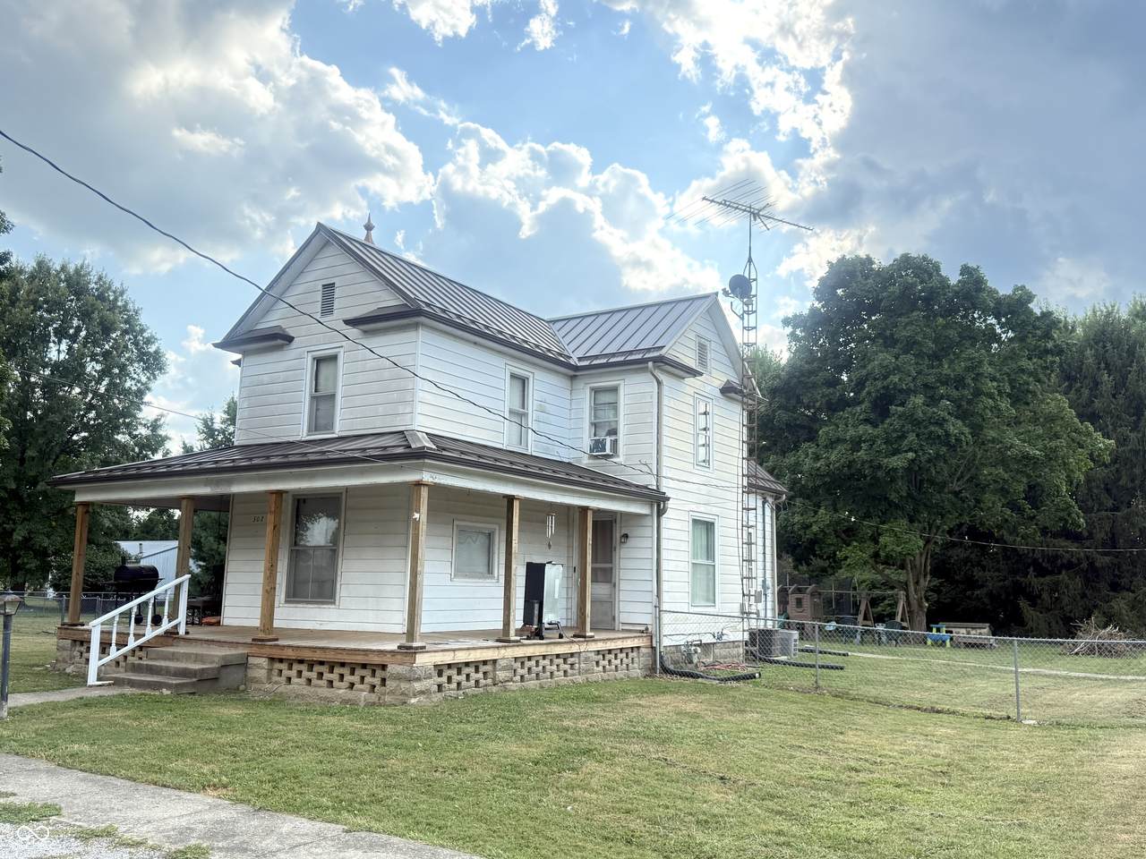 302 1st Street - Photo 1