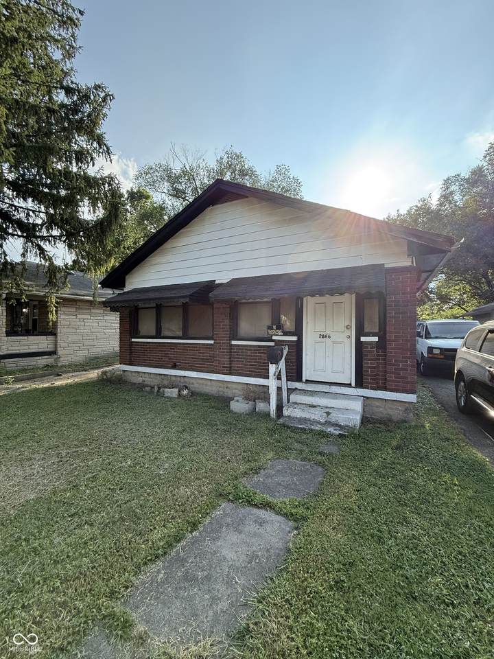 2866 Forest Manor Avenue - Photo 1