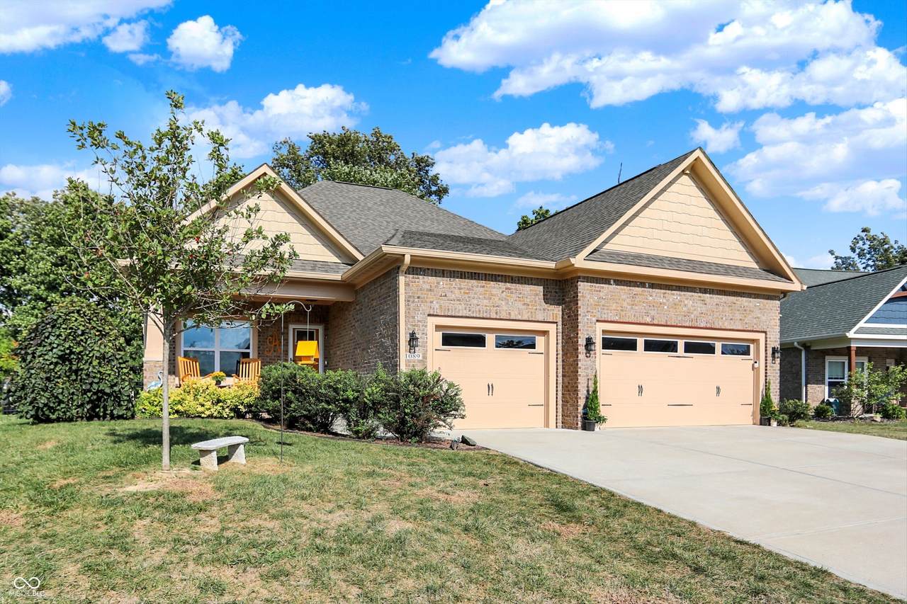 1089 Summerwood Boulevard - Photo 1