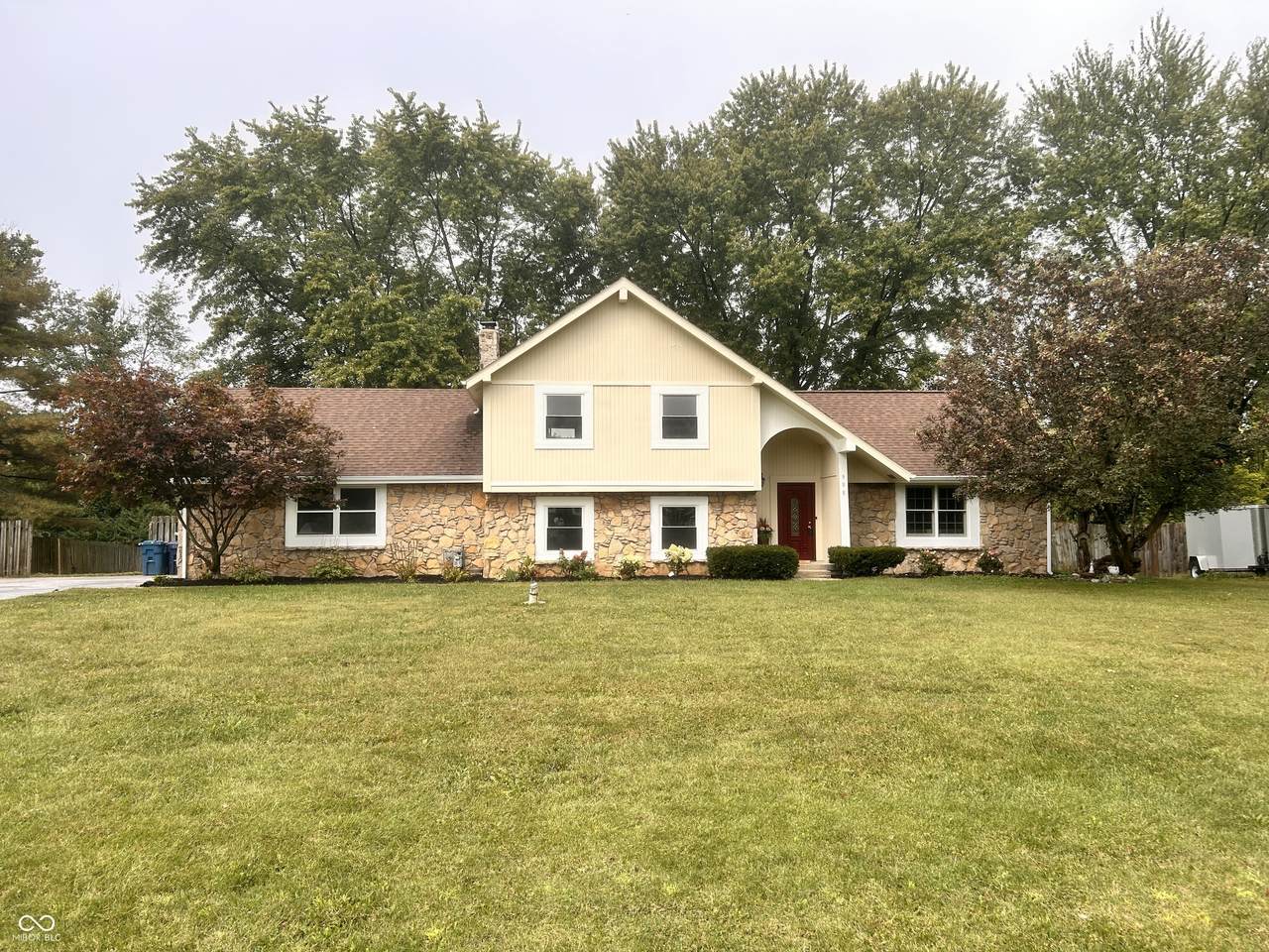 908 Meadows Lane - Photo 1