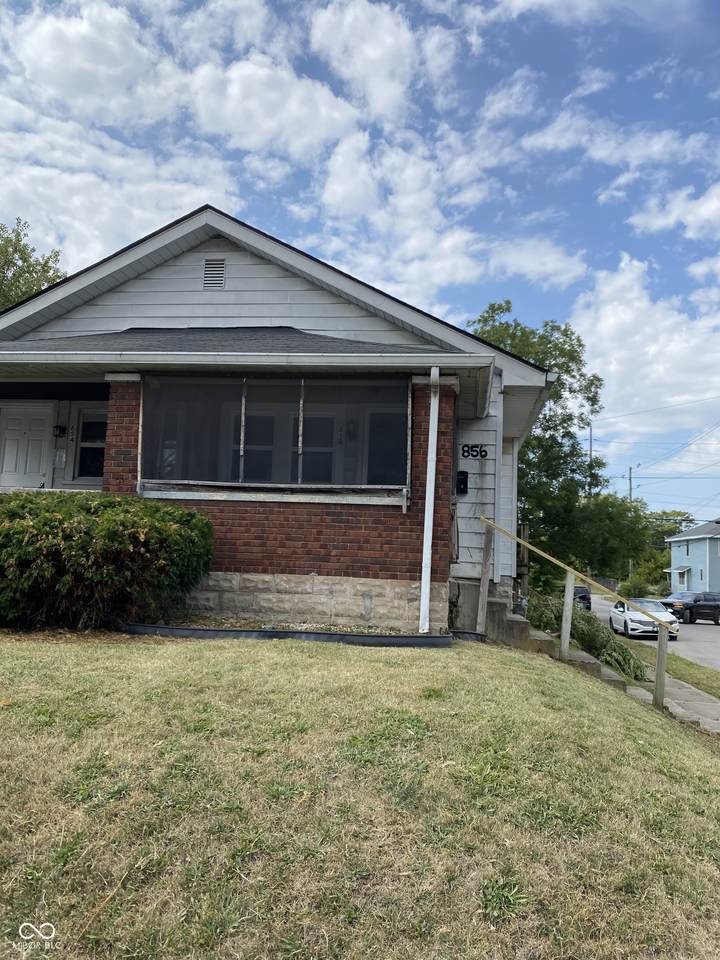856 Bradley Avenue - Photo 1