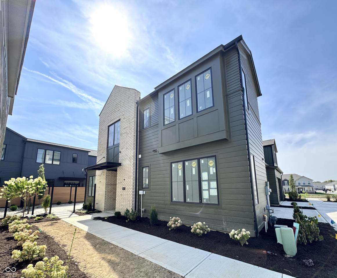 1677 Coach Drive - Photo 1