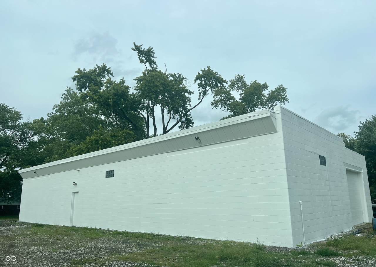 10033 Old State Road 67 - Photo 1