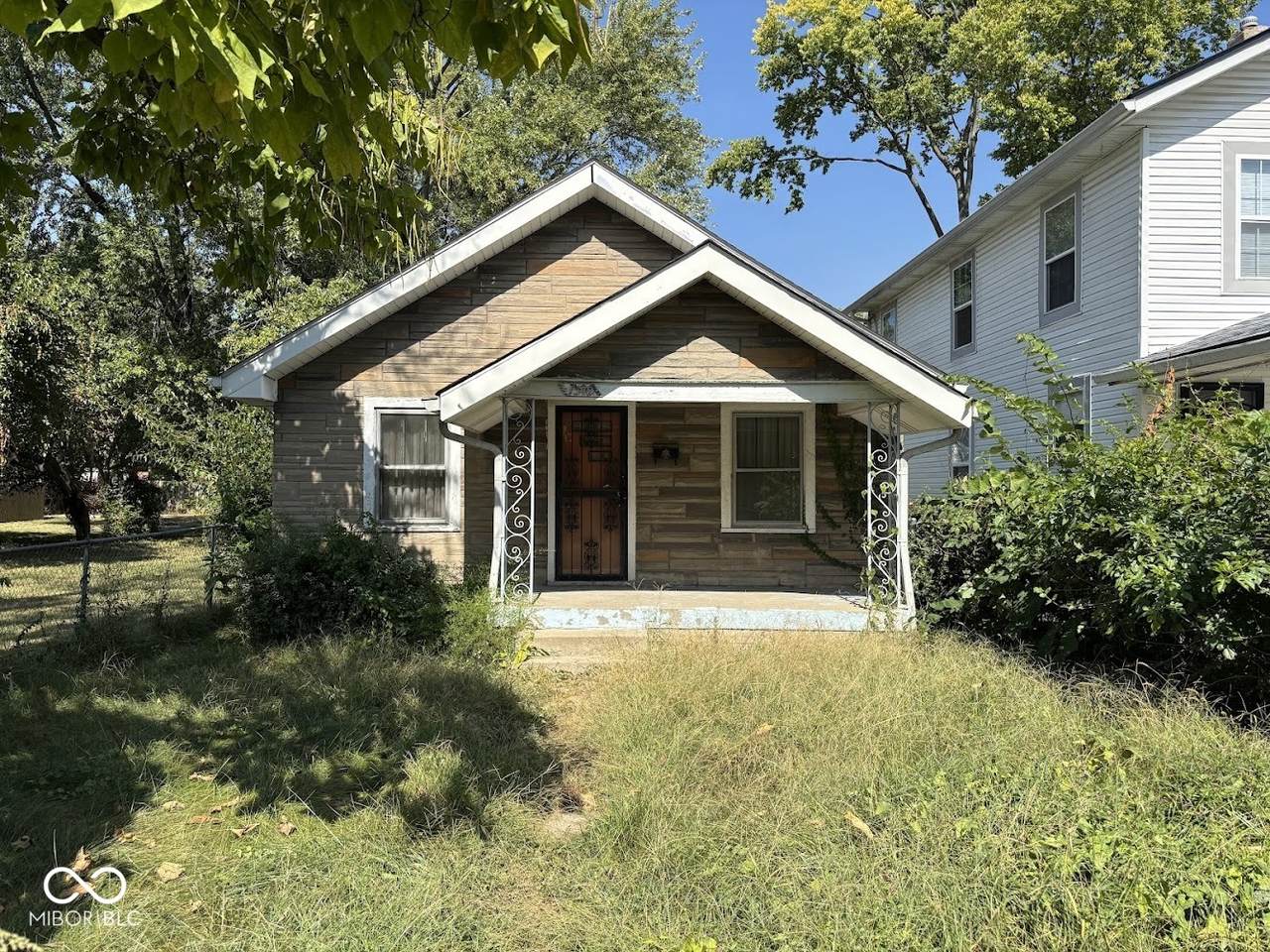 1340 32nd Street - Photo 1