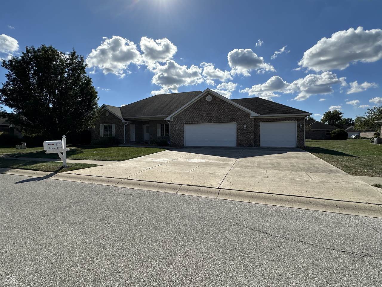 1139 Brunes Boulevard - Photo 1