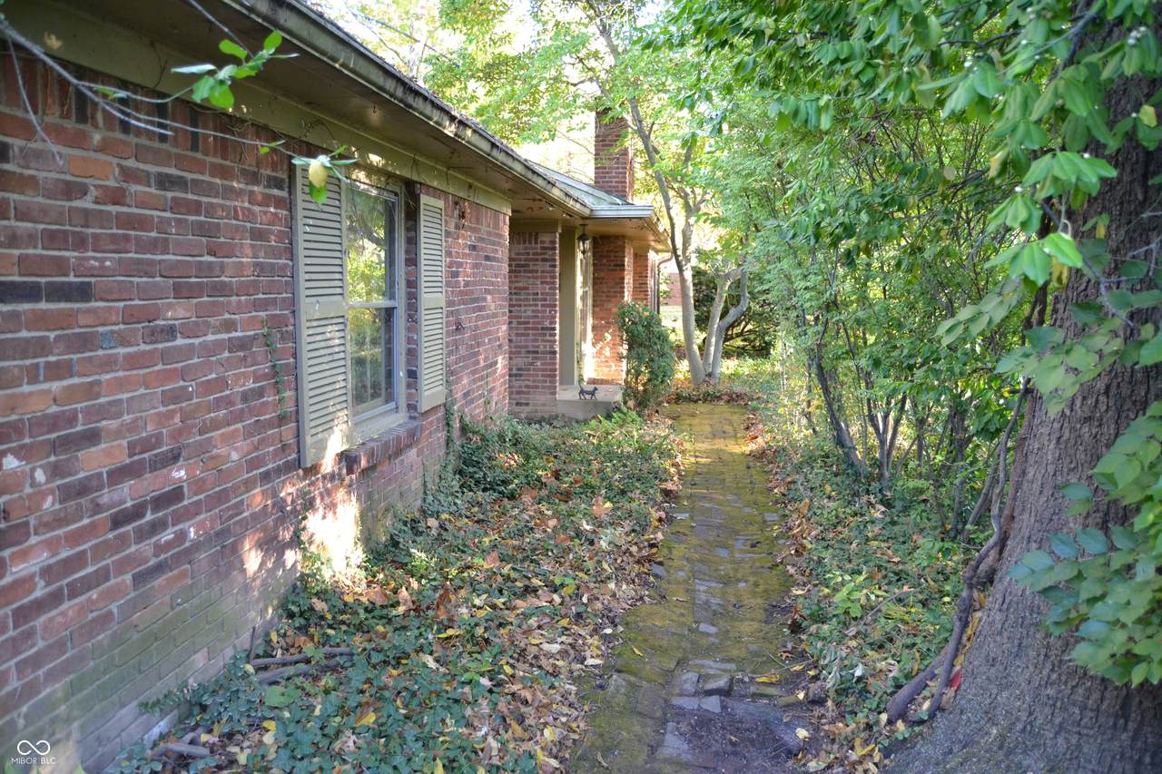 10465 Woodlawn Drive - Photo 1