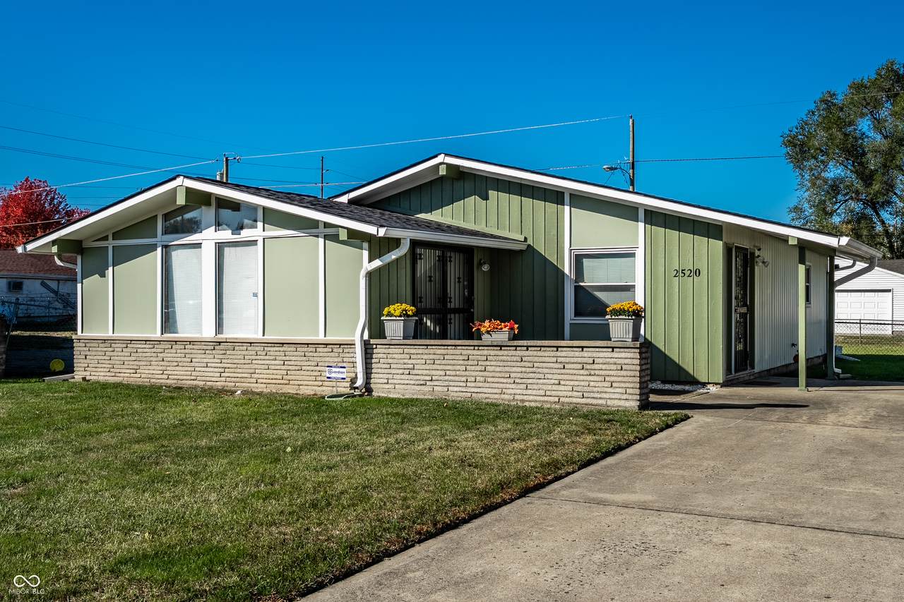 2520 Hillside Avenue - Photo 1