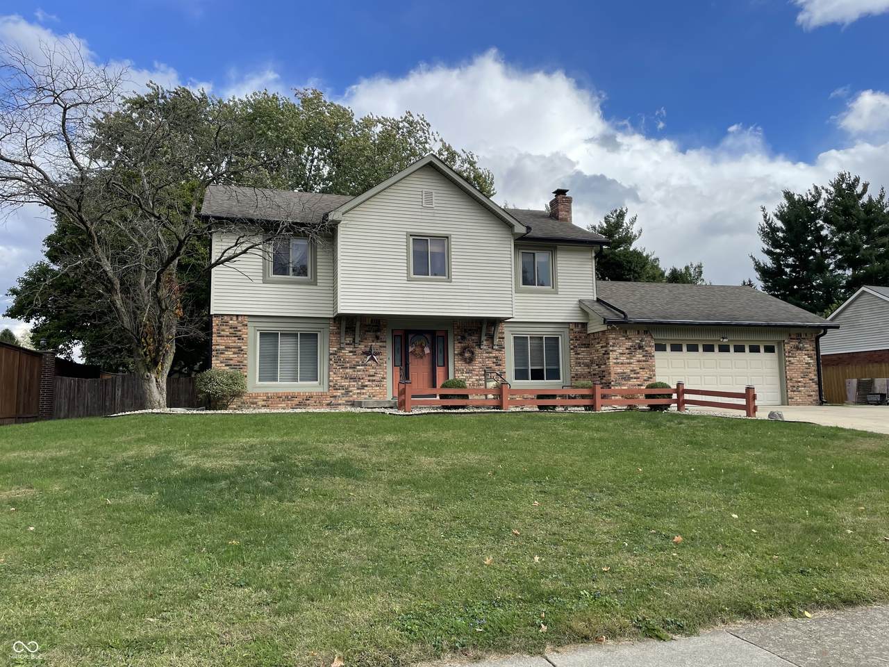 1513 Sherwood Drive - Photo 1