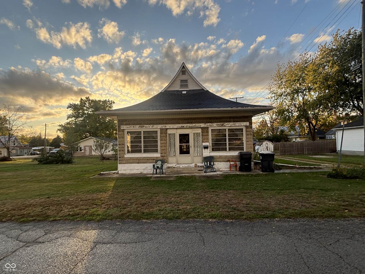 208 Portland Street - Photo 1