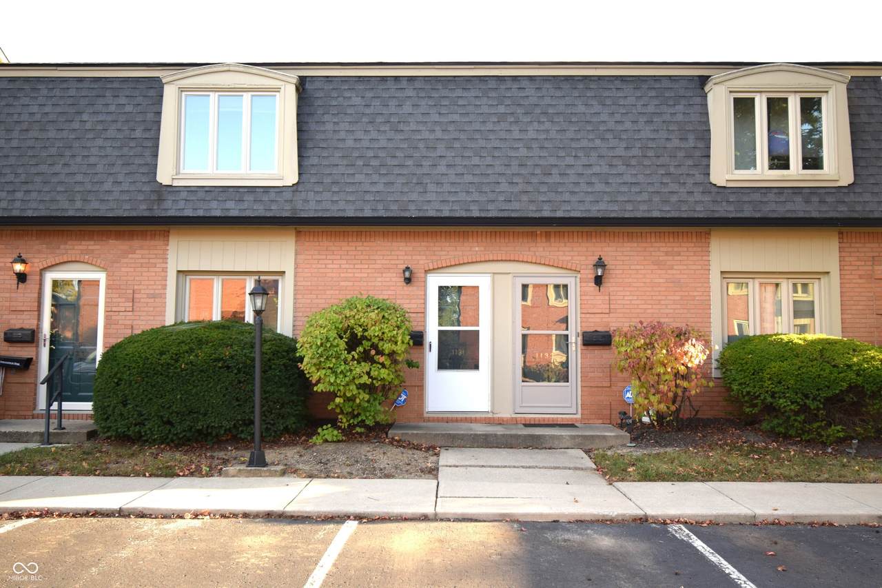 1131 Canterbury Square - Photo 1