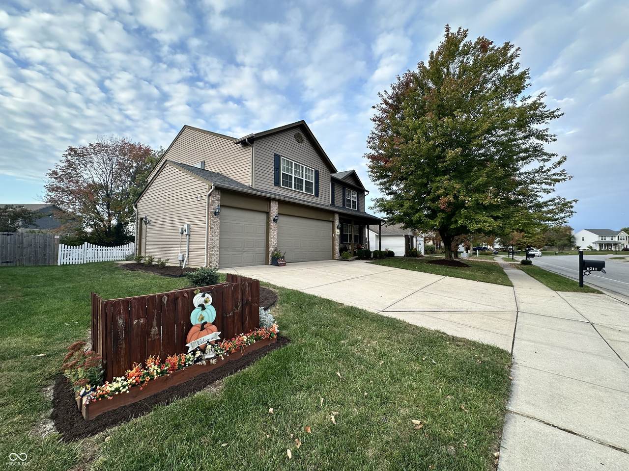 6211 Ayrshire Circle - Photo 1