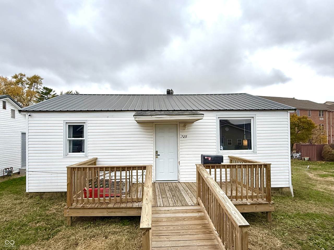 725 West Street - Photo 1