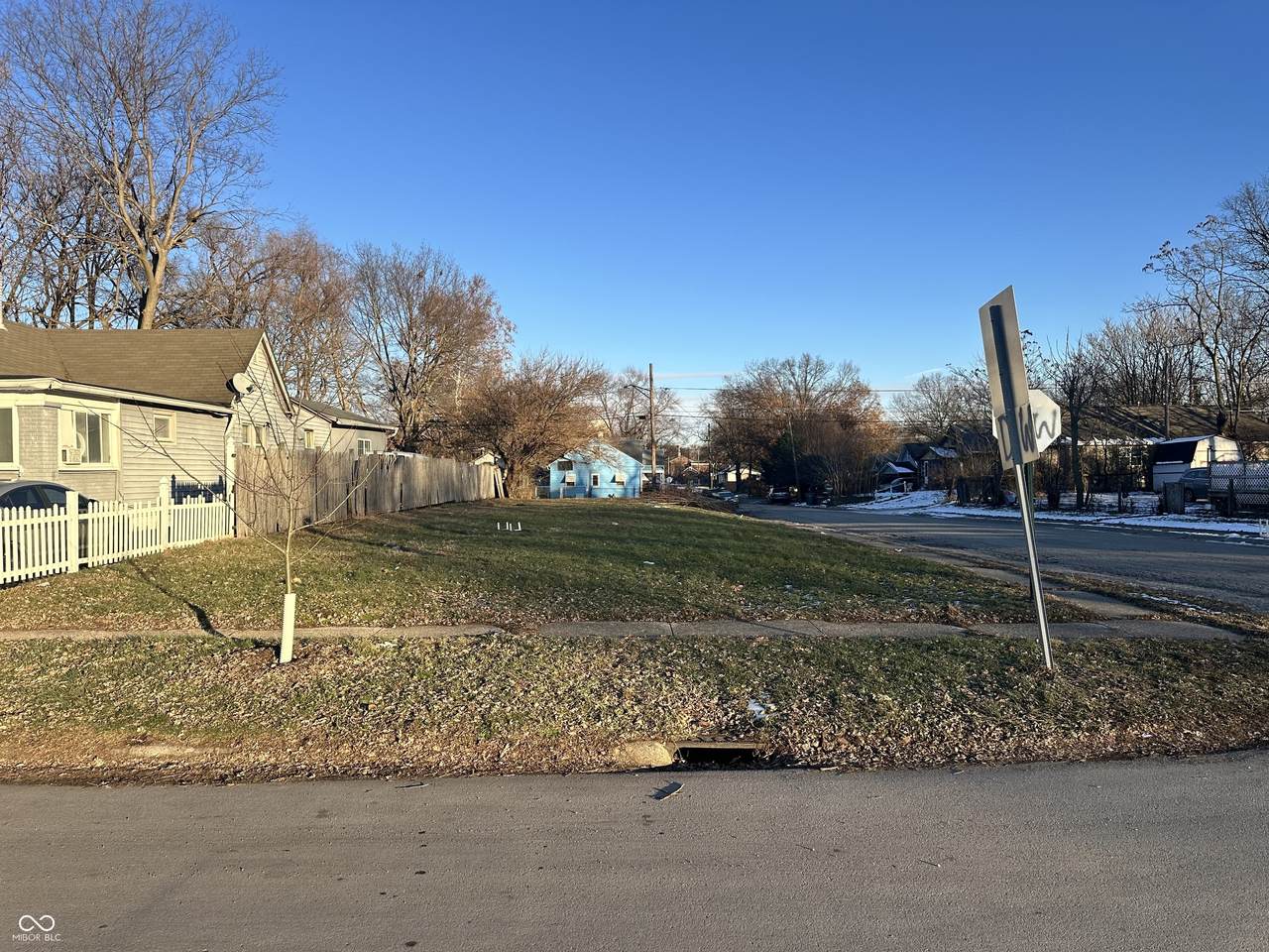 1101 Sheffield Avenue - Photo 1