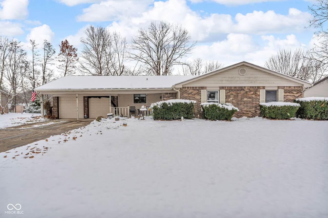 3889 Pineview Lane - Photo 1