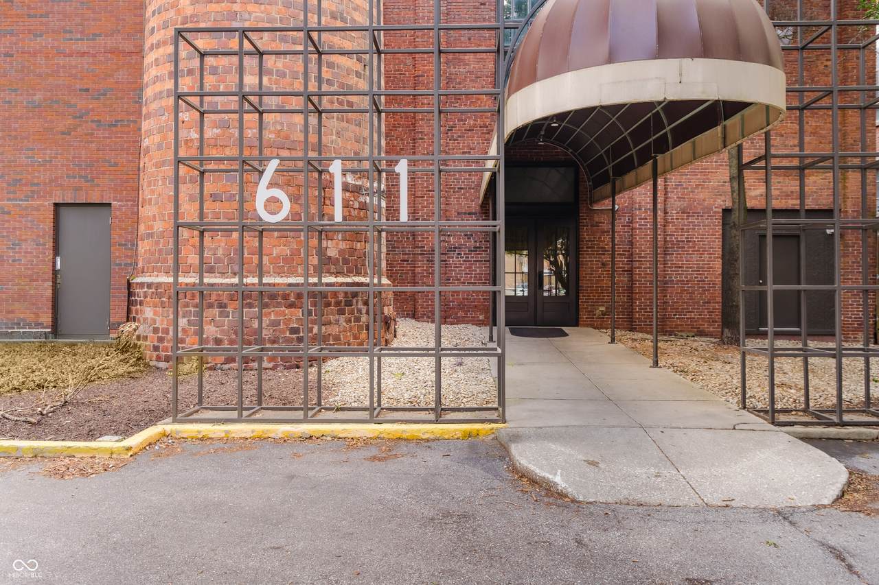 611 Park Avenue - Photo 1