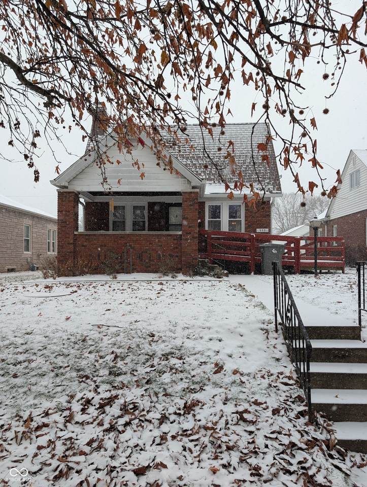 955 Lesley Avenue - Photo 1