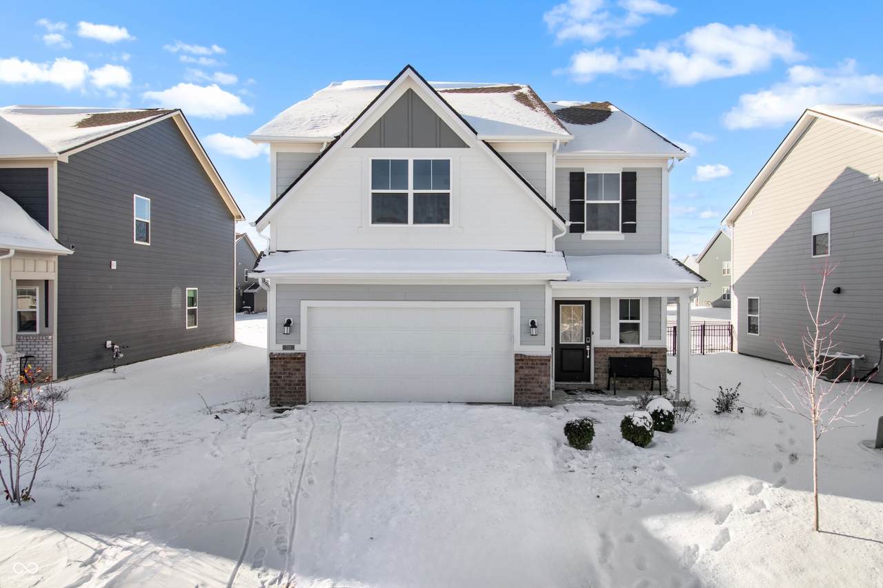 726 Oxford Lane - Photo 1