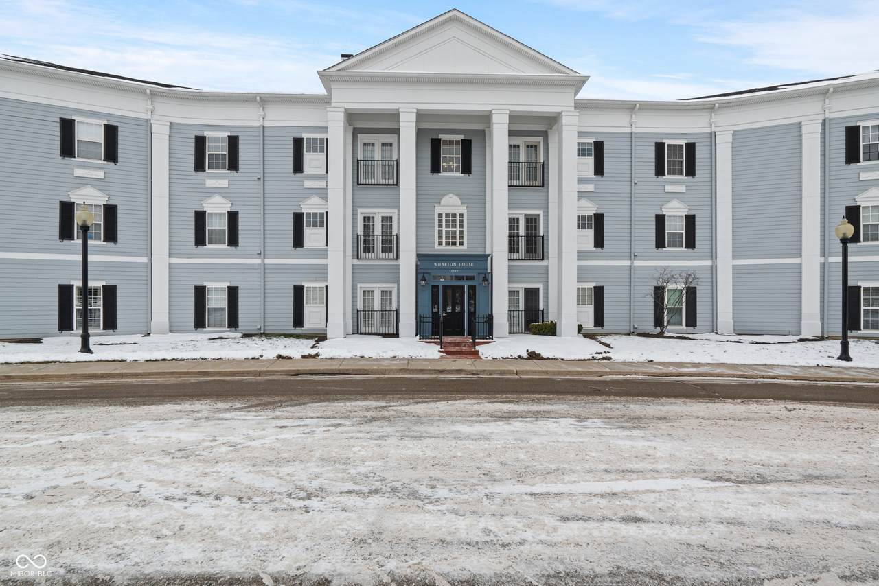 12926 University Crescent - Photo 1