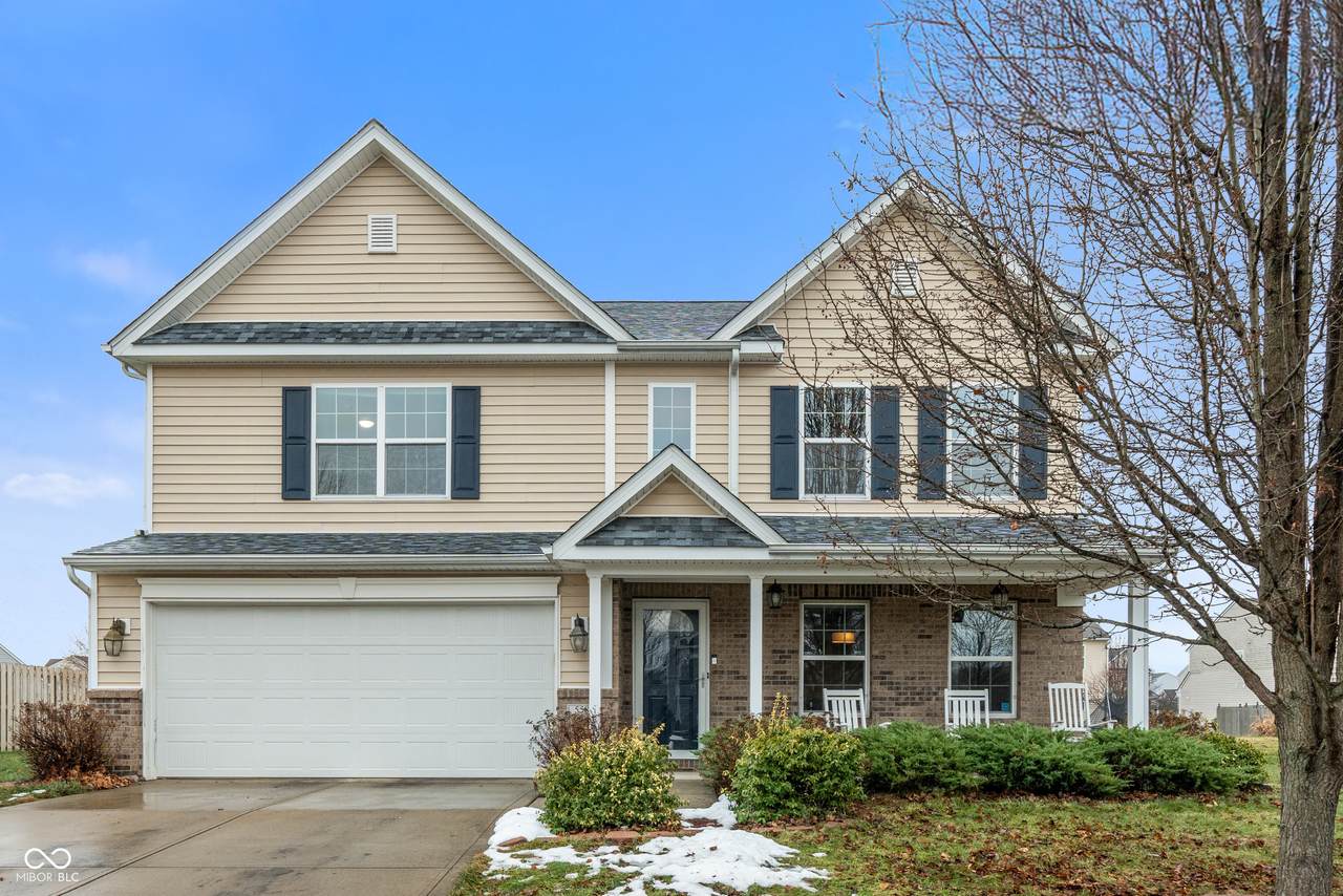 5587 Goodwin Street - Photo 1