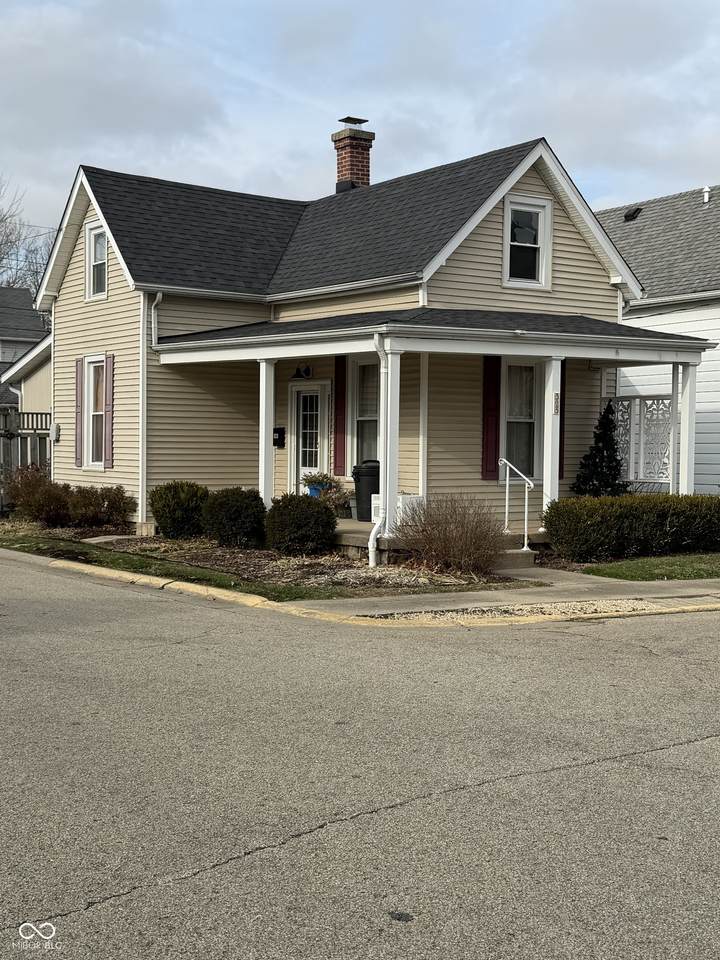 323 Walnut Street - Photo 1