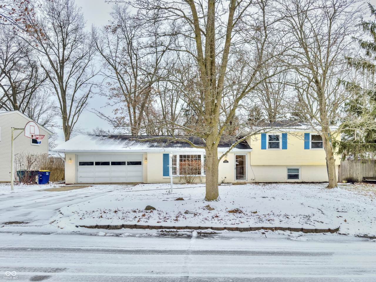 2505 Lincolnshire Drive - Photo 1