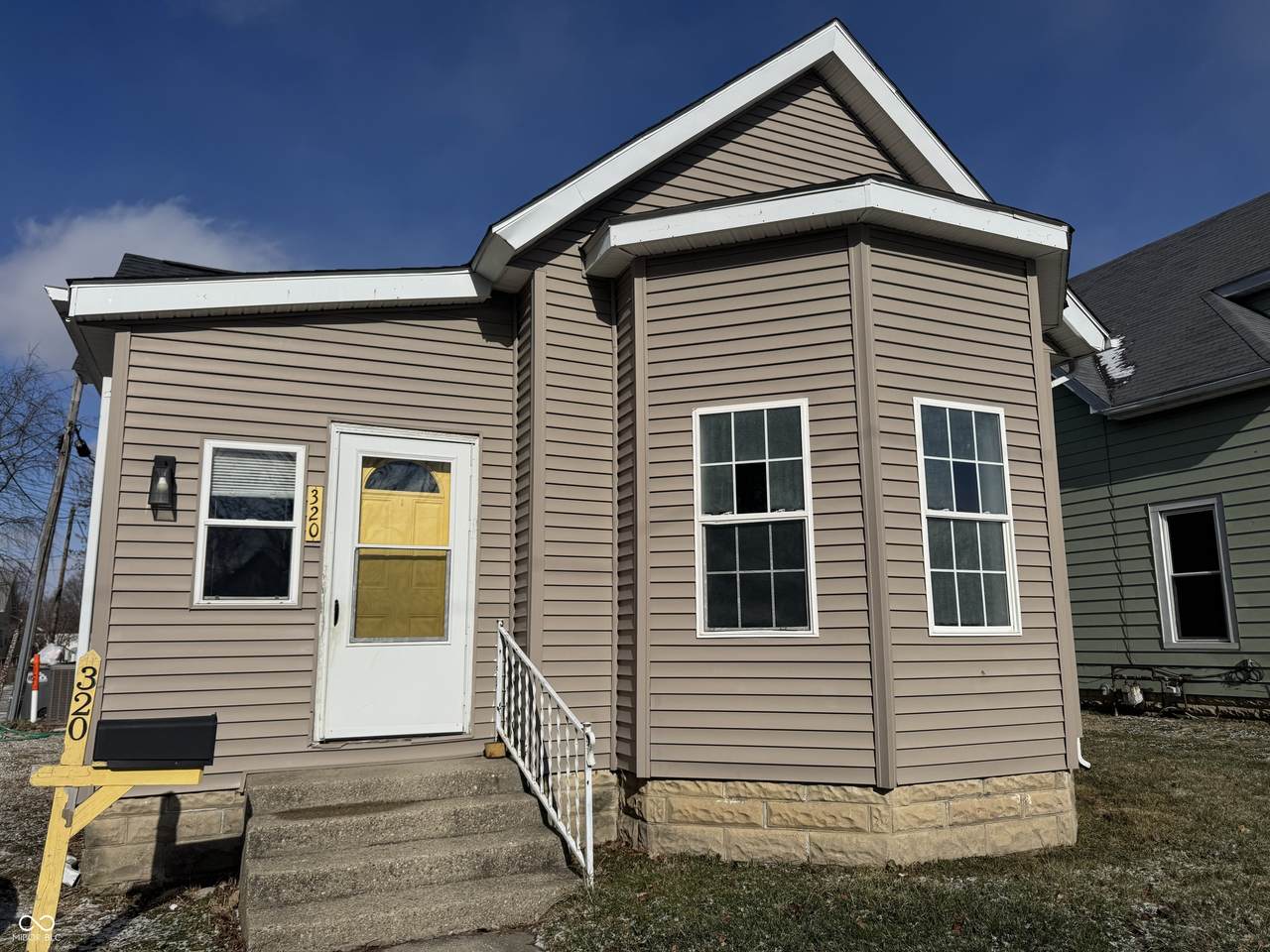 320 6th Street - Photo 1