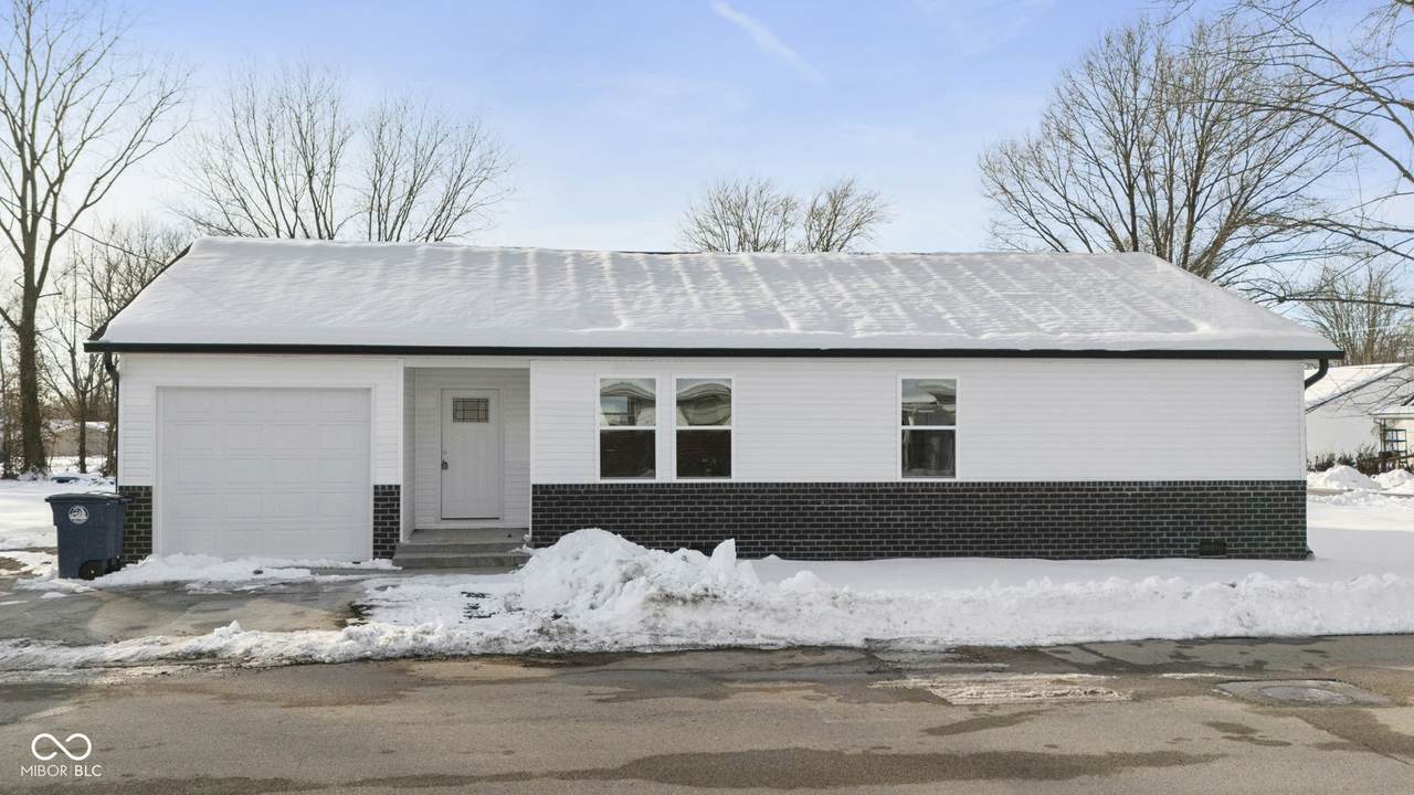 982 Third Street - Photo 1