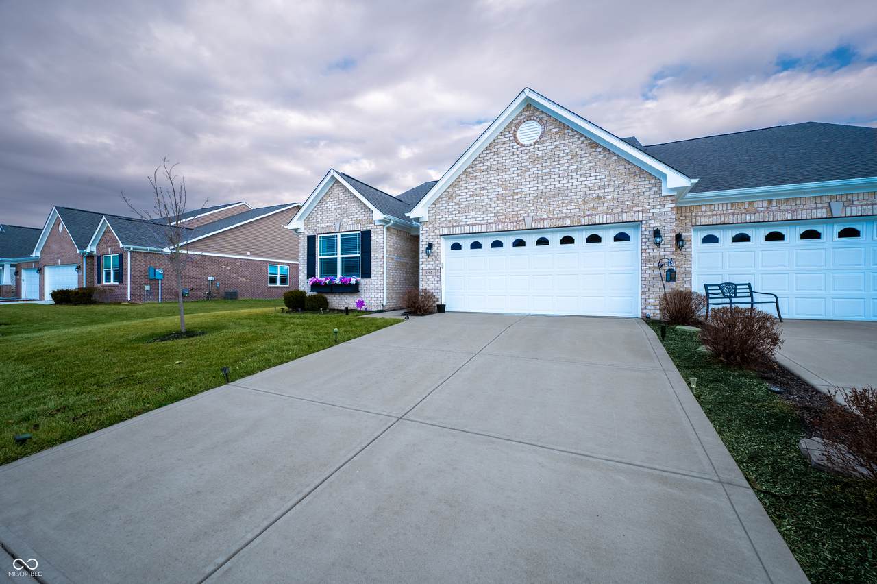 1565 Sadler Way - Photo 1