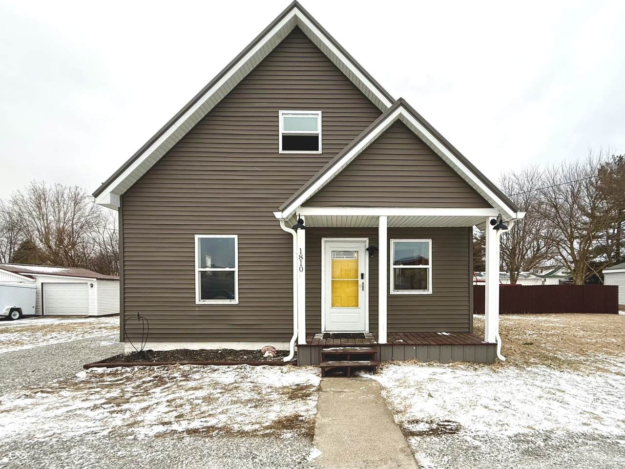 1810 Elmore Street - Photo 1