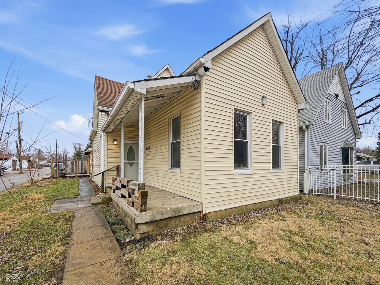 2033 Forest Manor Avenue - Photo 1