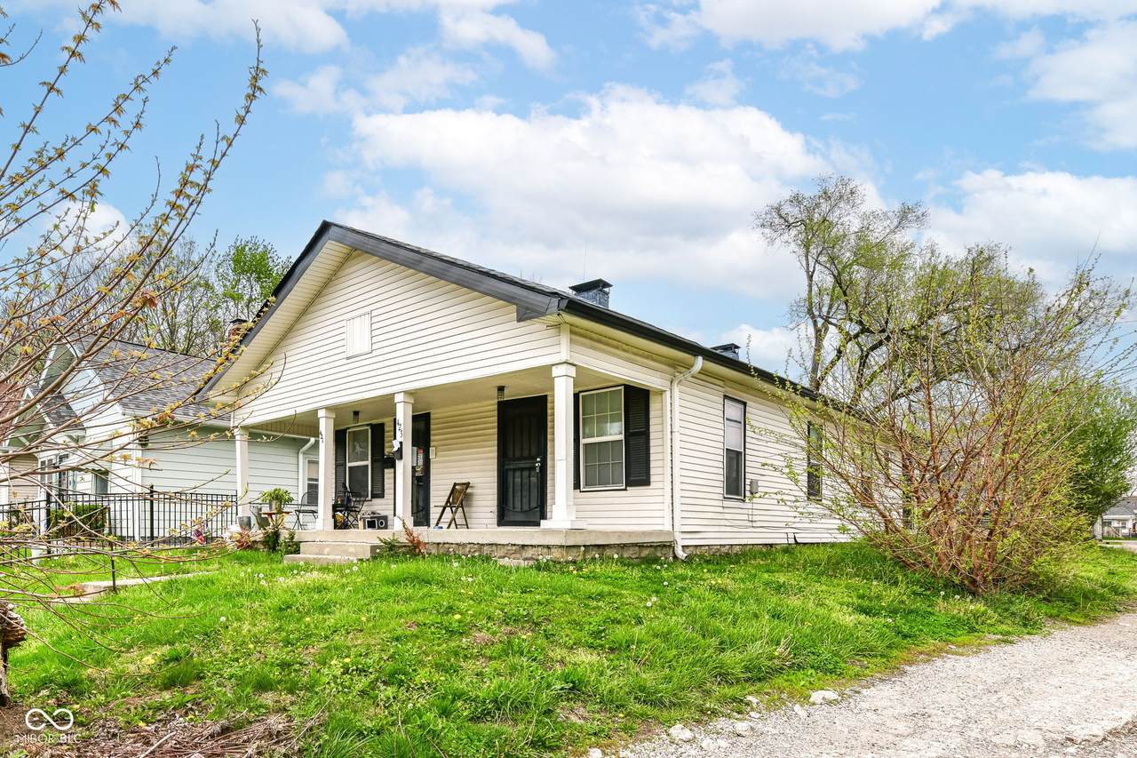 421 Villa Avenue - Photo 1