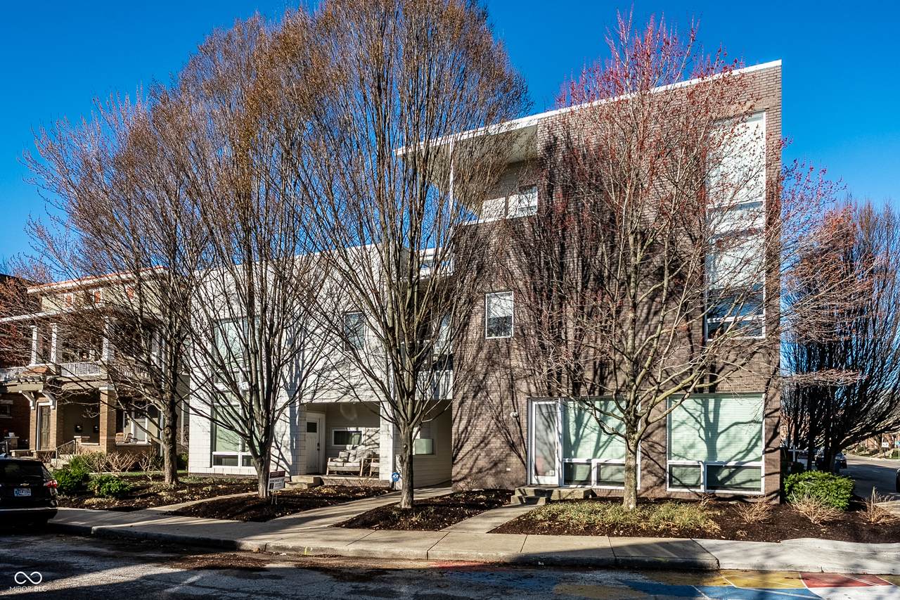 932 Broadway Street - Photo 1