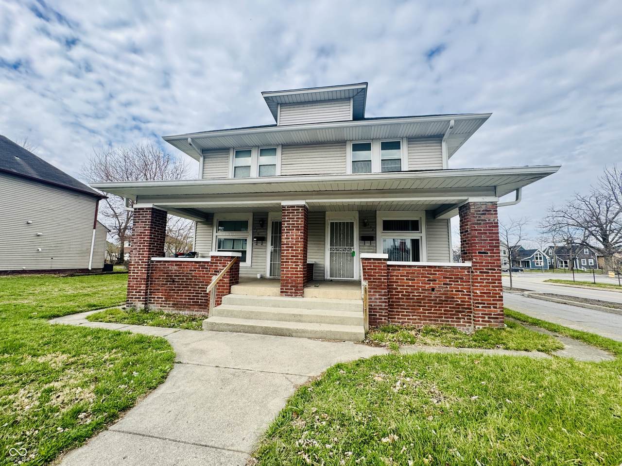 270 Parkview Avenue - Photo 1