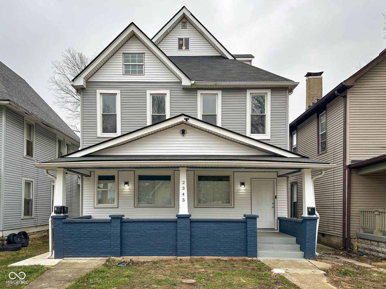 2345 Kenwood Avenue - Photo 1