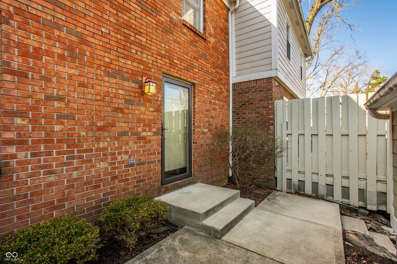 105 Carmelaire Drive - Photo 1