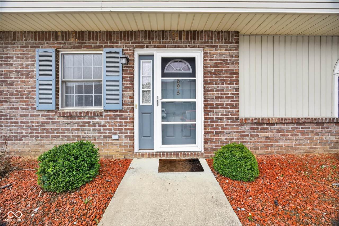 896 Sherwood Hills Drive - Photo 1