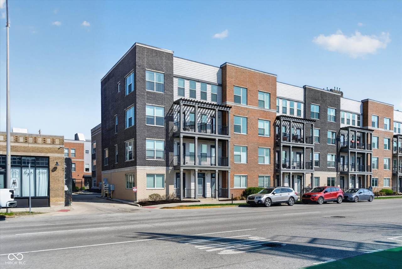 727 Illinois Street - Photo 1