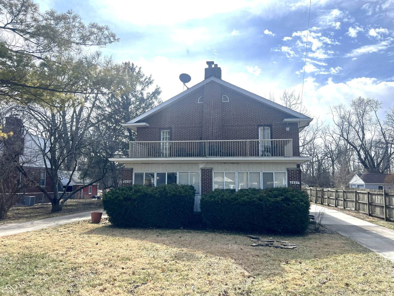1637 Lawrence Avenue - Photo 1