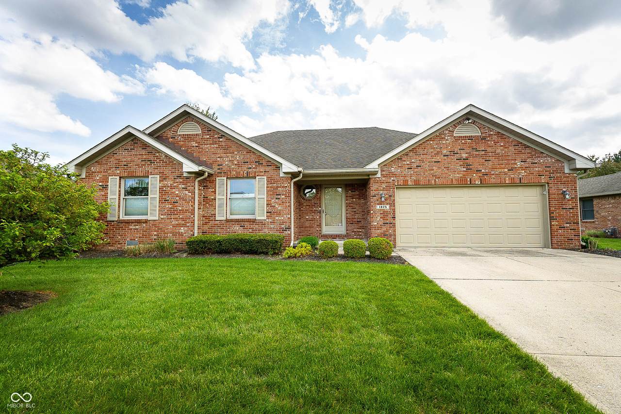 1025 Woodridge - Photo 1