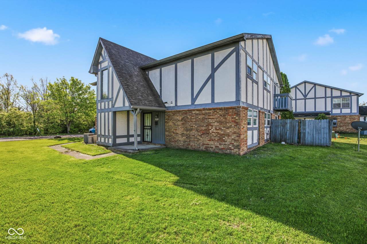 9884 Royce Drive - Photo 1