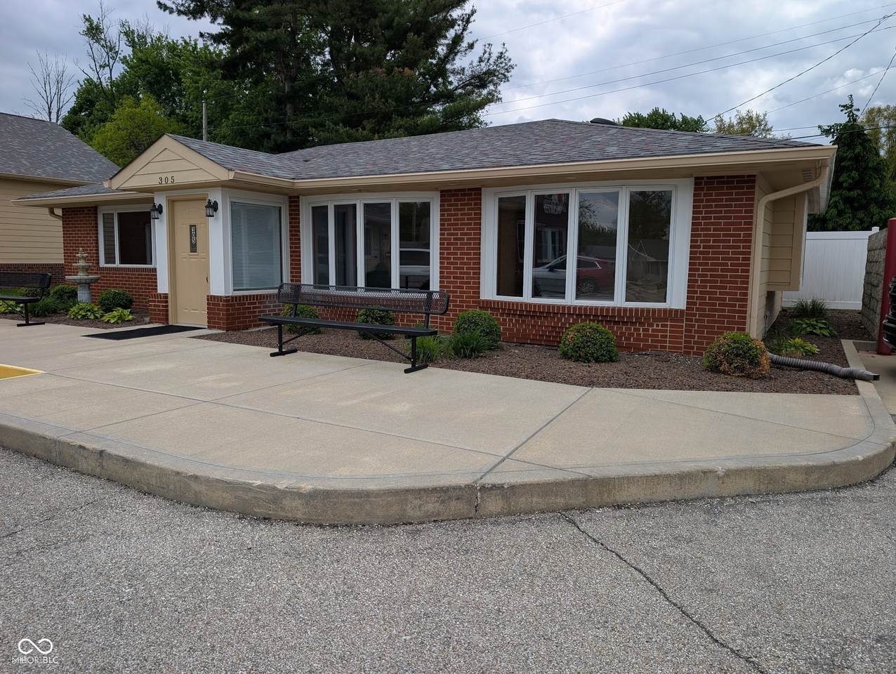 305 38th Street - Photo 1