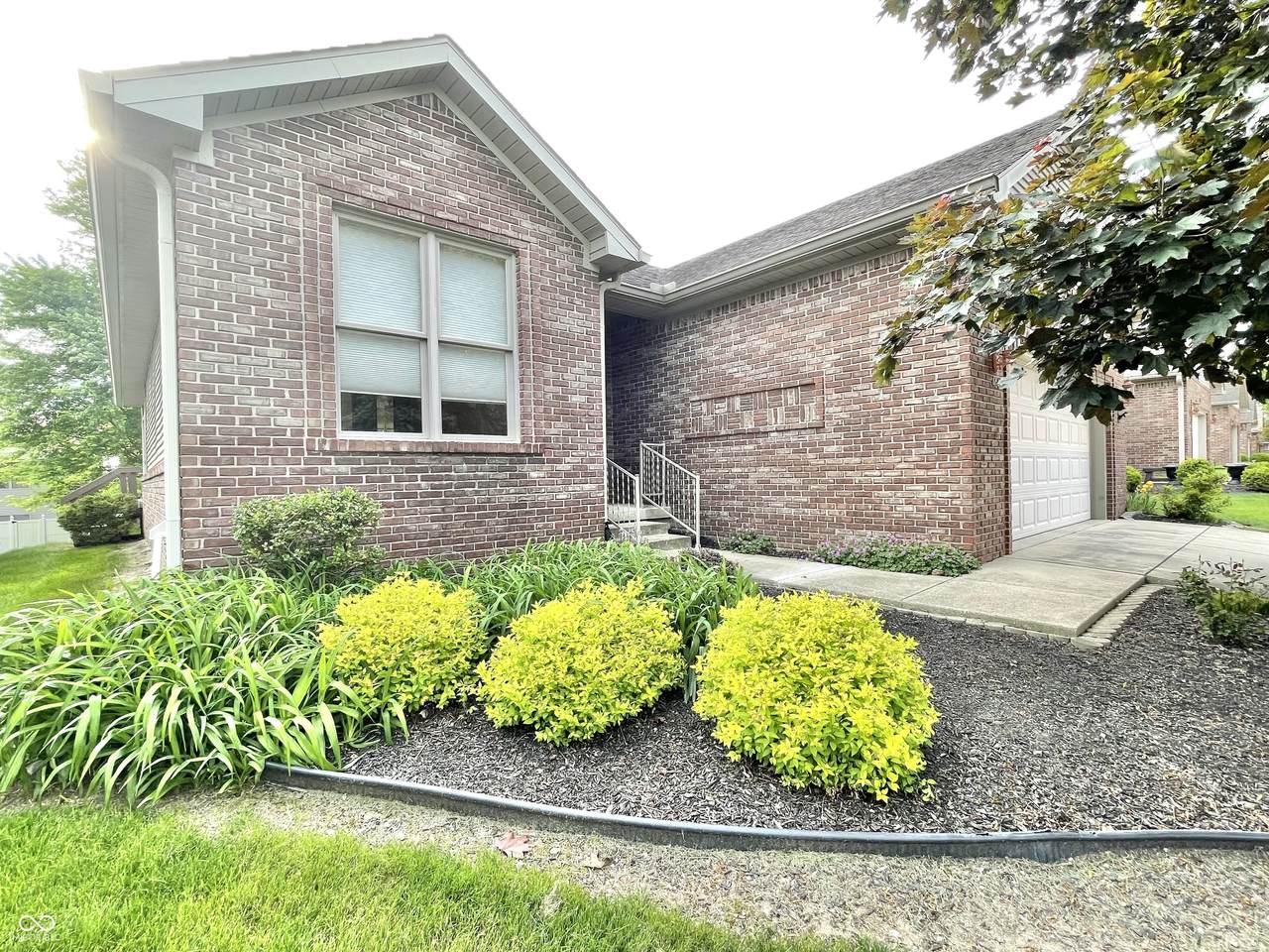 464 Glenview Drive - Photo 1