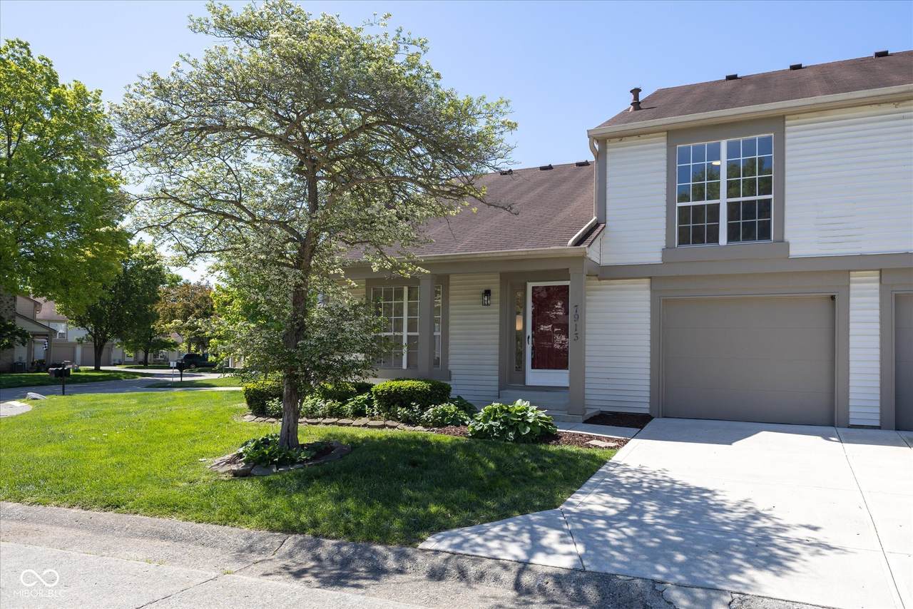 7913 Hunters Path - Photo 1