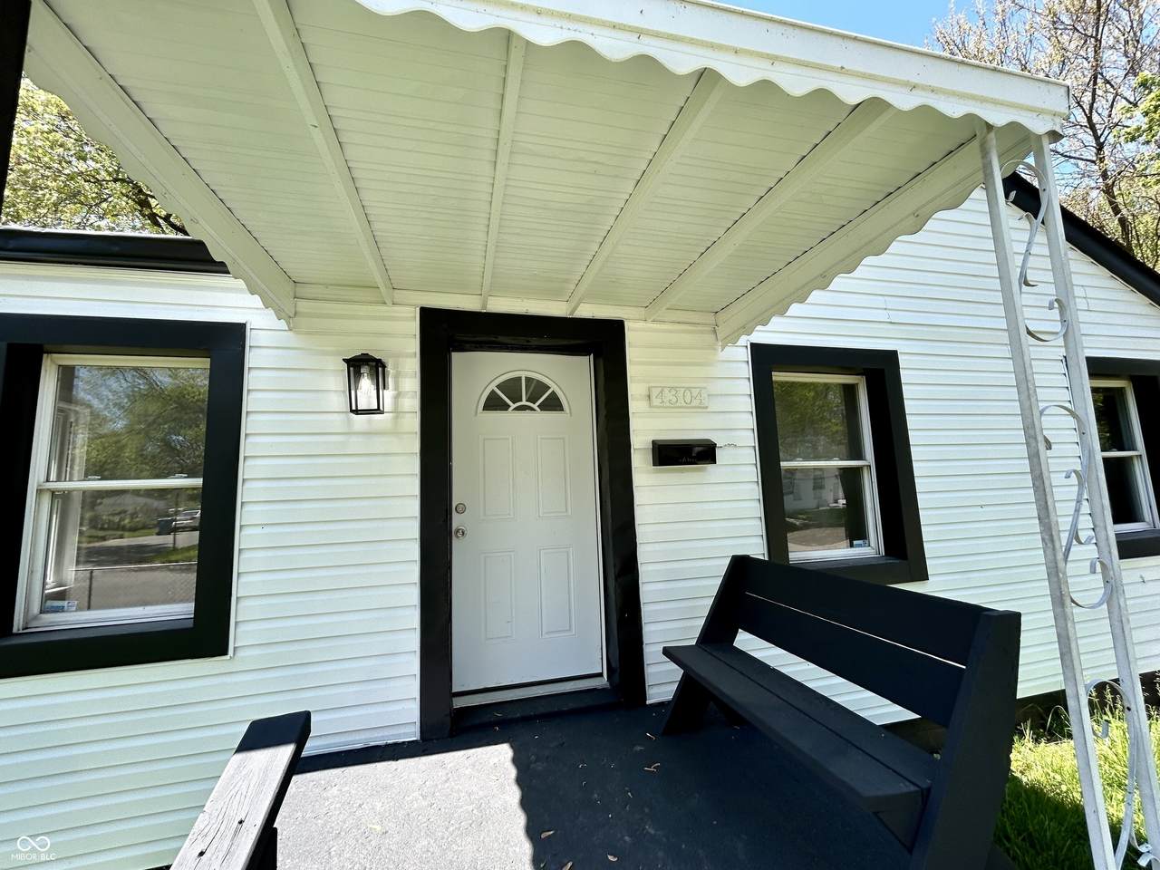 4304 Norwaldo Avenue - Photo 1