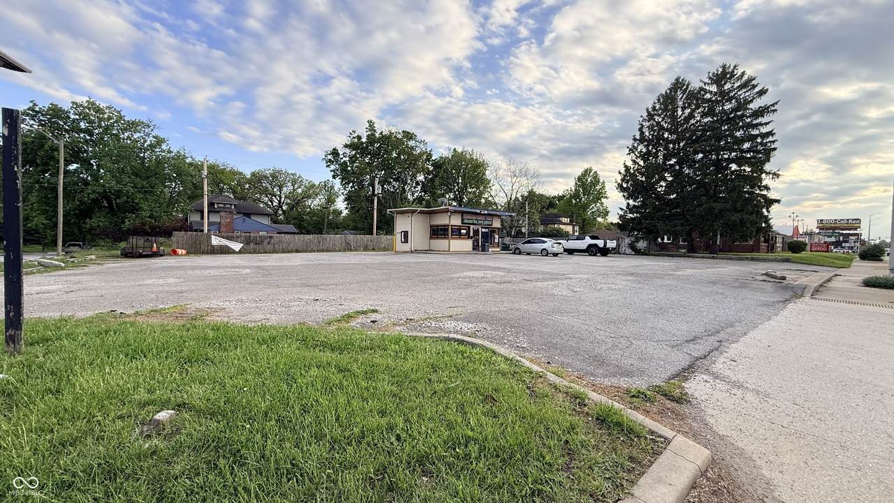 821 38th Street - Photo 1